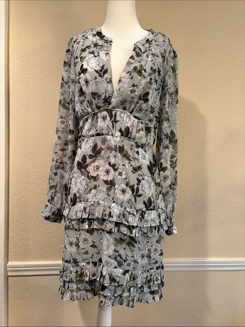 Laundry By Shelli Segal Light Gray Floral Long-Sleeve Midi Dress